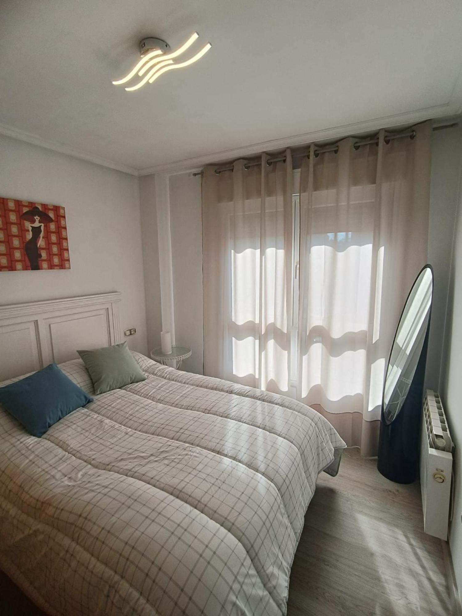Apartamento Hospital Los Prados Parking Gratuito โอเบียโด ภายนอก รูปภาพ